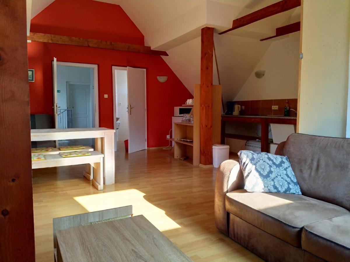 Camping & Guest House Pliskovice Mirovice Экстерьер фото